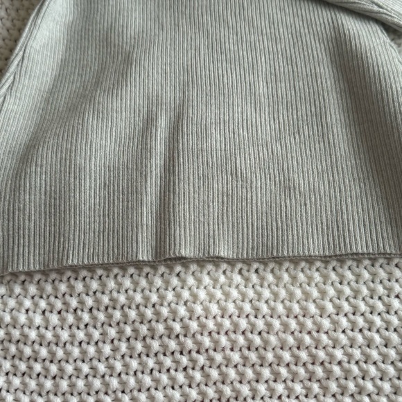 NWOT-Shein Feather Top - Picture 4 of 6